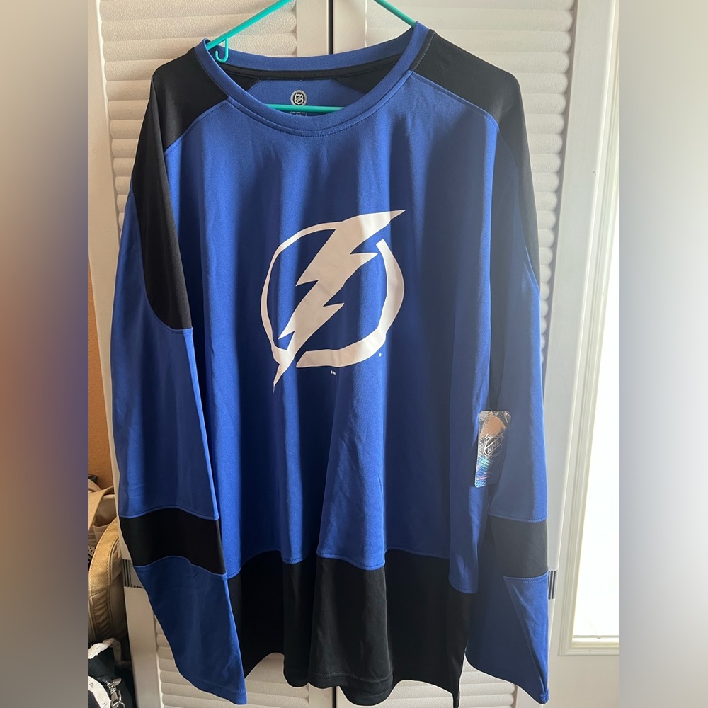 Men’s new with tags Tampa Bay Lightning 3 XL jersey